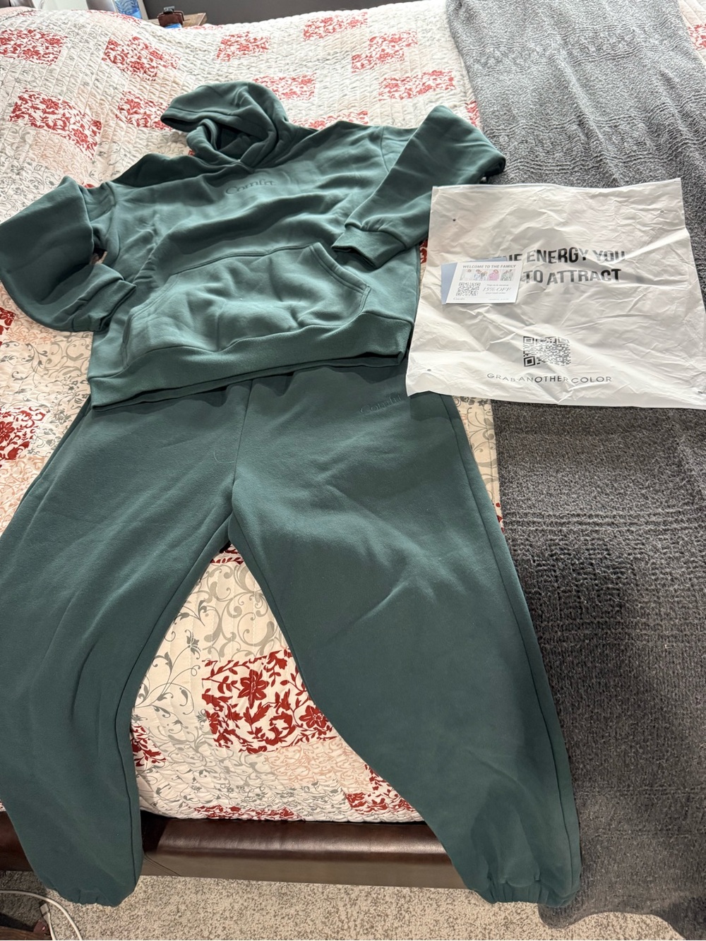 COMFRT Cozy Women’s Hooded Sweatshirt & Jogger Set - Pine Green BRAND NEW
